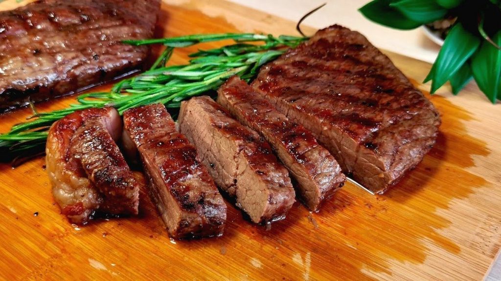 Wie man Fleisch brät: der Unterschied zwischen Barbecue, Steaks und Schaschlik Wie man Fleisch brät: BBQ, Steak und Schaschlik