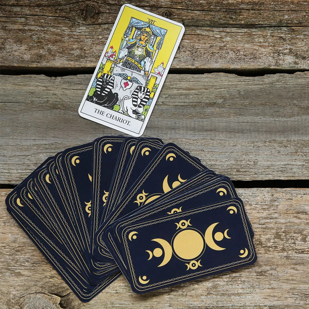 Was symbolisiert die Karte „Wagen“ im Tarot: Liebe, Karriere
