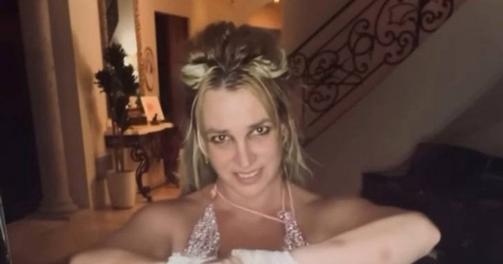 Britney Spears zeigt blaue Flecken und Fotos