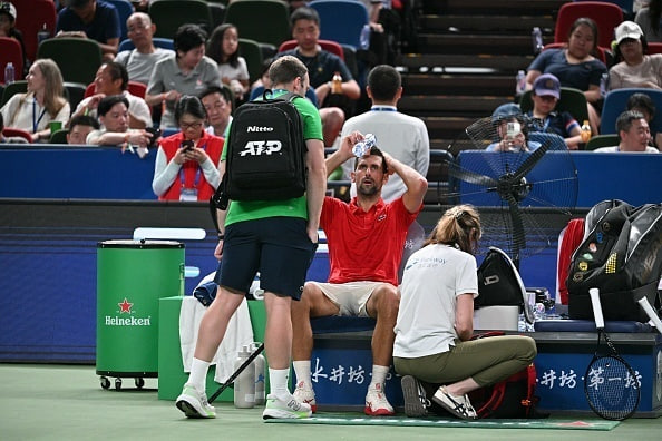Novak Djoković überwindet Schmerzen – Sieg in Shanghai