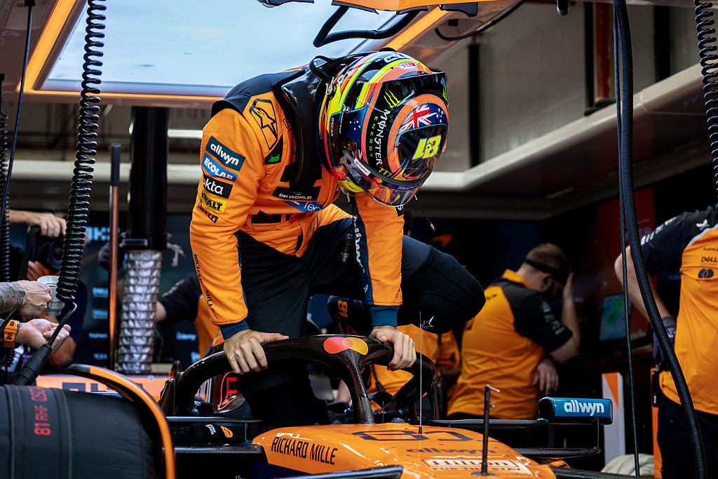 Großer Preis von Singapur: Mercedes triumphiert, McLaren erlebt ein neues Drama