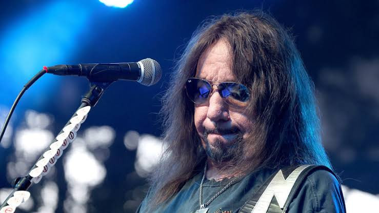 Ace Frehley mit 74 Jahren gestorben: Biografie des Gitarristen