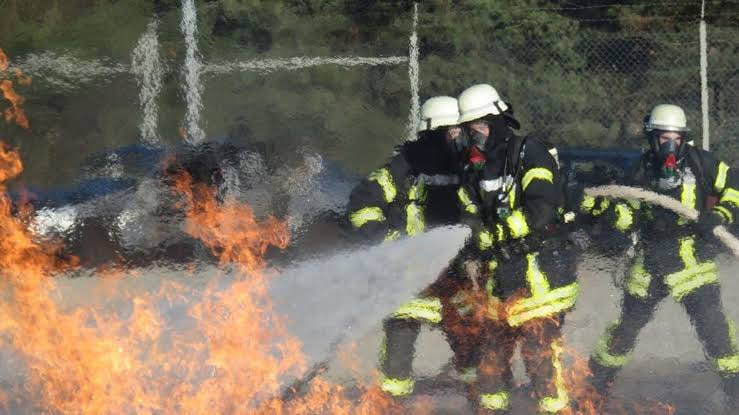 Tödliche Explosion in Berlin-Neukölln: Frau stirbt, mehrere Kinder verletzt Explosion in Berlin-Neukölln: Frau stirbt