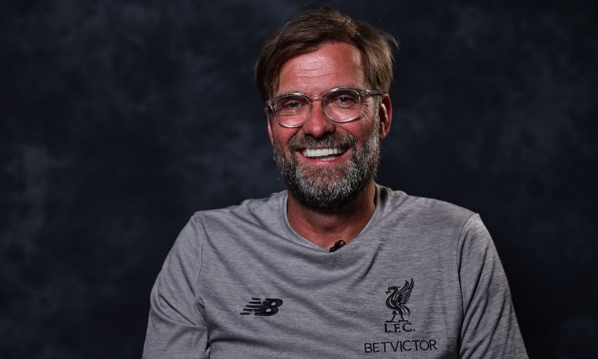 Jürgen Klopp bringt Saal zum Lachen – und wird für seine Menschlichkeit geehrt Jürgen Klopp begeistert beim Fußball-Kulturpreis