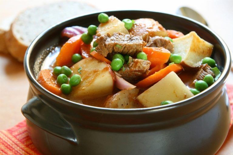 Das beste Oma-Rezept für Schweinegulasch: Kindheitserinnerungen und echter Hausgeschmack Bestes Oma-Rezept für Schweinegulasch