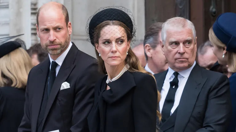 Kate Middleton und Camilla: Warum Andrew seine Titel verlor