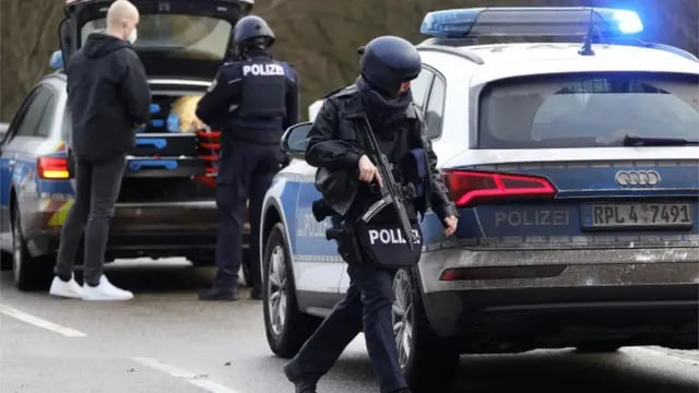 Tödliche Eifersucht in Dortmund: Mann sticht Ex-Freundin auf offener Straße nieder Blutige Attacke in Dortmund: Mann sticht Ex nieder