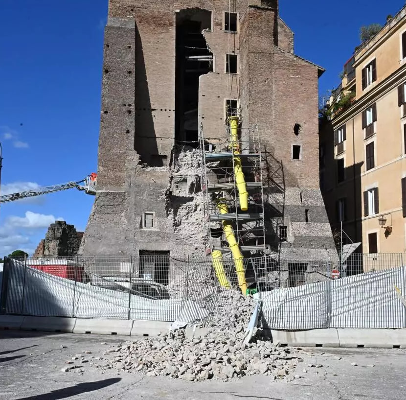 Torre dei Conti in Rom teilweise eingestürzt