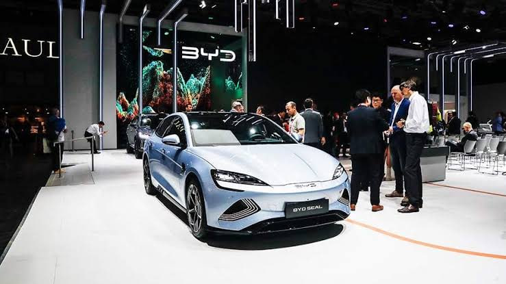 BYD-Aktie unter Druck: Größter Gewinnrückgang seit vier Jahren – trotz globaler Expansion BYD-Aktie fällt: Größter Gewinnrückgang seit 4 Jahren