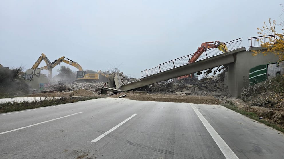 Vollsperrung auf der A1: Brückenabriss bei Vechta sorgt für Verkehrschaos Brückenabriss auf der A1: Vollsperrung bei Vechta