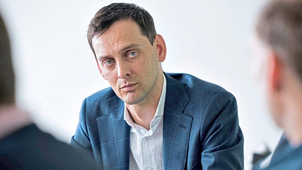 Martin Hikel verliert Rückhalt in der SPD nach Clan-Kampf
