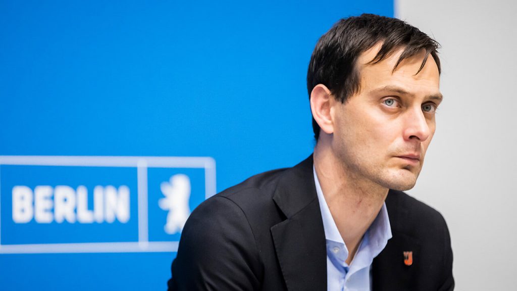 Martin Hikel verliert Rückhalt in der Partei: harter Kämpfer gegen Clans und Islamismus steht plötzlich allein da Martin Hikel verliert Rückhalt in der SPD nach Clan-Kampf