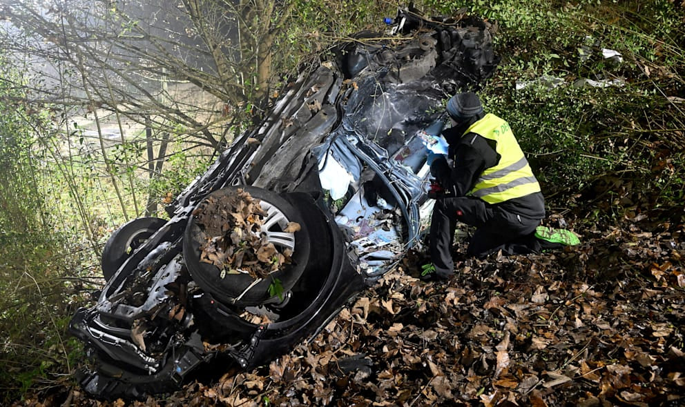 Tödlicher Crash auf der B28: Verdacht auf illegales Autorennen bei Blaubeuren Tödlicher Unfall auf der B28 bei Blaubeuren