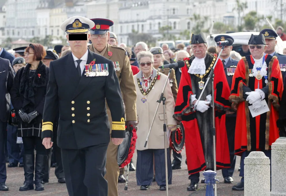 Falscher Admiral täuscht bei Gedenkfeier