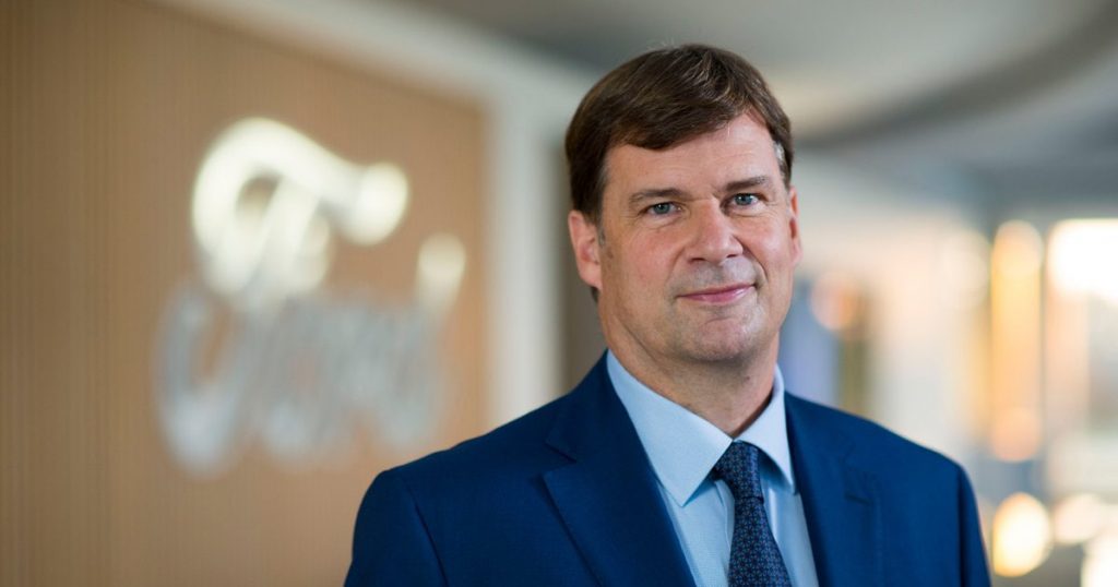 Jim Farley warnt: Bei Ford bleiben 5.000 Mechanikerstellen unbesetzt – trotz sechsstelliger Gehälter Jim Farley warnt vor akutem Fachkräftemangel in den USA