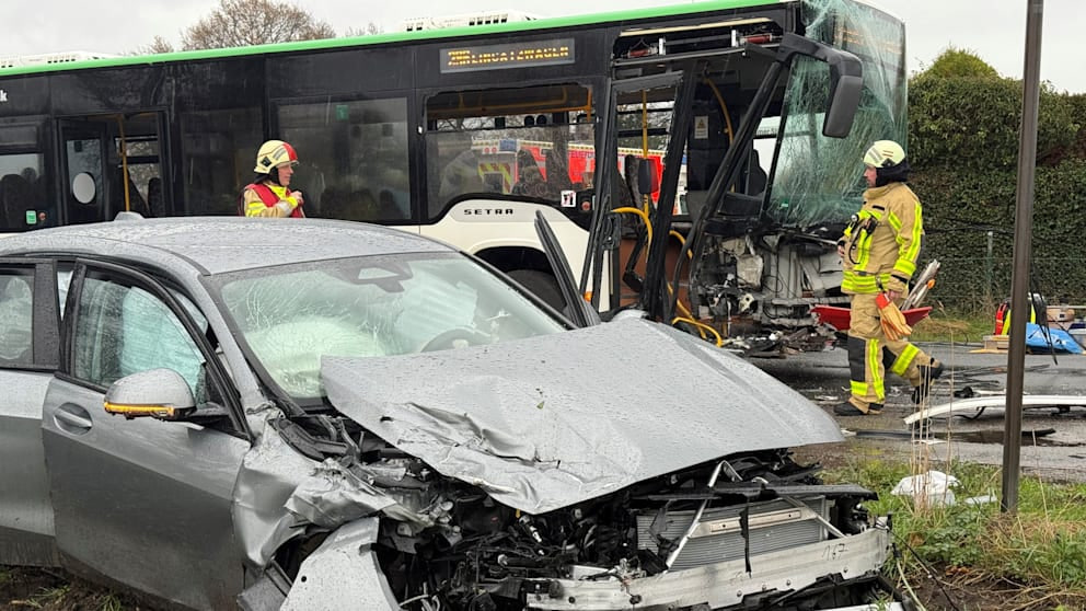 Schulbus-Unfall in Dorsten – Kinder unverletzt, Fahrer verletzt
