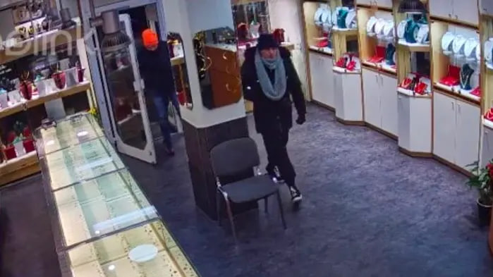 Brutaler Juwelierraub in Kiel: Bewaffnetes Duo flieht