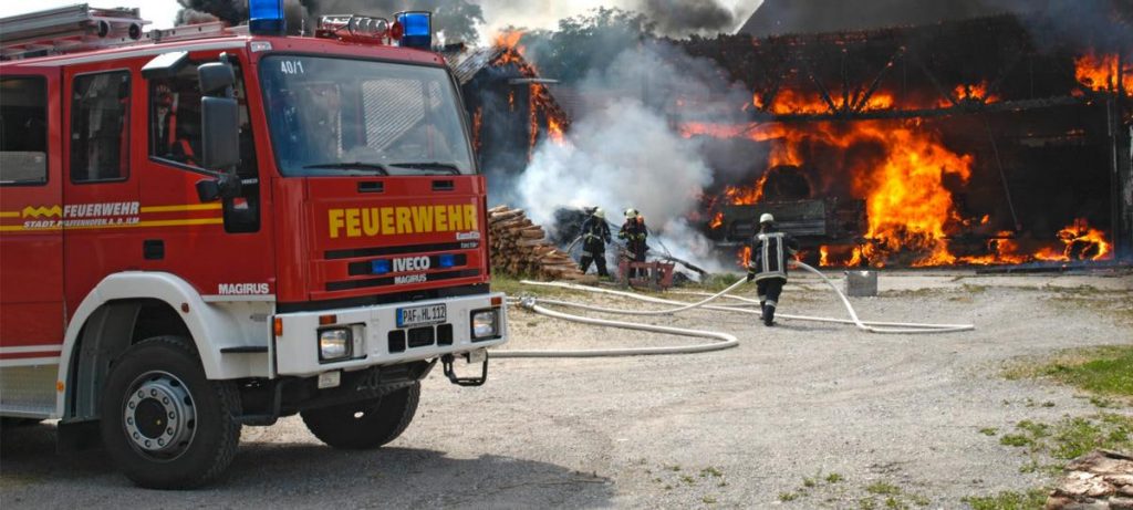 Hannover: Großbrand an Grundschule – 130 Feuerwehrkräfte kämpfen stundenlang gegen die Flammen Großbrand in Hannover: Schule komplett evakuiert