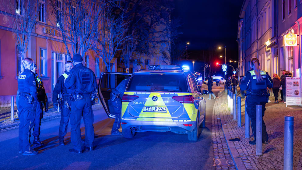 Weimar: Messer-Alarm am Weihnachtsmarkt – Besucher überwältigen 29-Jährigen Messer-Angriff auf Weihnachtsmarkt in Weimar