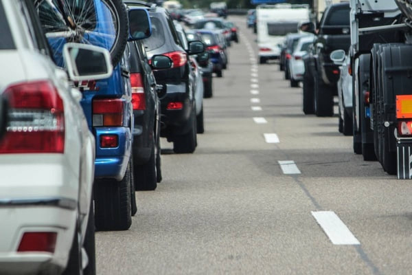Livestream-Leichtsinn auf Rügen: 41-Jähriger springt in den Verkehr für Videoübertragung 41-Jähriger springt in Verkehr für Livestream – Ermittlungen
