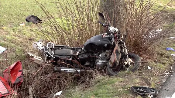 Tödlicher Unfall bei Gestorf: Transporter kollidiert mit Motorrad