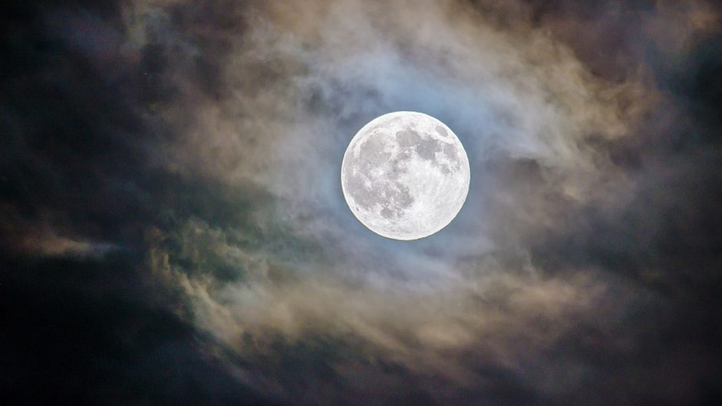 Kalter Mond und Supermond im Dezember 2025: Wann wird das?