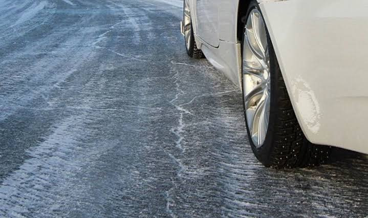 Gefährlicher Frost: In Deutschland droht erneut Glätte auf den Straßen Glättegefahr in Deutschland: Frost und Schnee erwarten uns