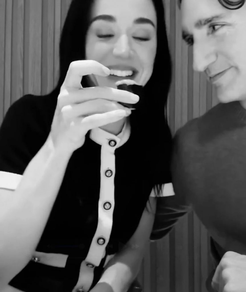 Katy Perry und Trudeau zeigen ihre Liebe in Tokio