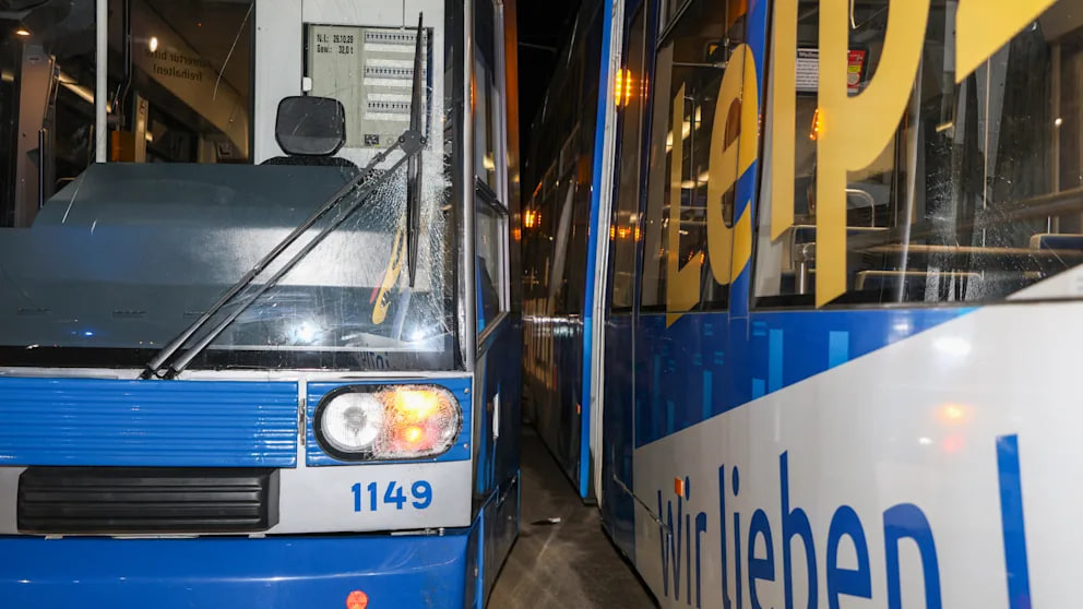 Schwerer Tram-Unfall in Leipzig: Frau eingeklemmt