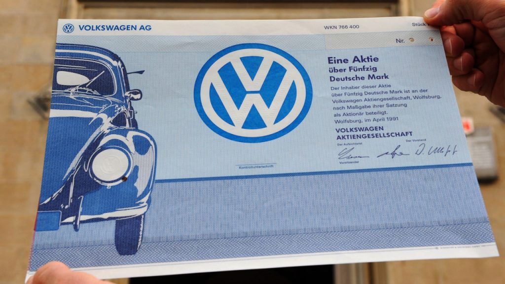Volkswagen-Aktie vor entscheidendem Tag: Anleger blicken gespannt auf Investitionsplan Volkswagen-Aktie vor Entscheidung: Kurs nähert sich Jahreshoch