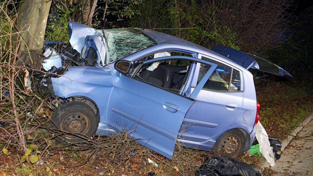 Tödlicher Verkehrsunfall in Paderborn: 26-jähriger Mann stirbt auf der Giselastraße Tödlicher Unfall in Paderborn: 26-Jähriger stirbt