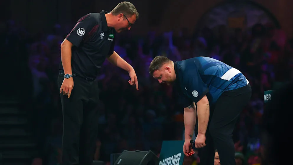 Cameron Menzies verliert nach Darts-Niederlage die Nerven (video) Menzies verliert nach Darts-Niederlage die Kontrolle (video)