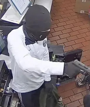 Polizei fahndet nach Tankstellenräubern in Essen
