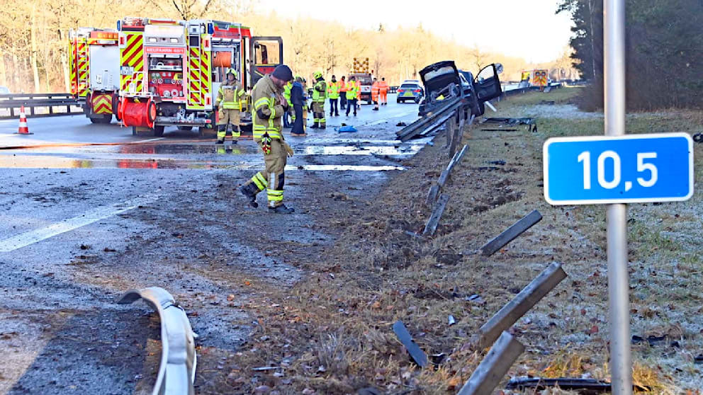 Schwerer Unfall auf der A95 bei München mit Porsche