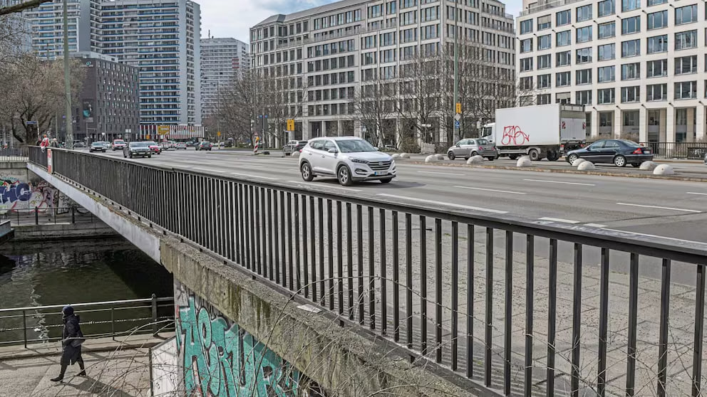 Gertraudenbrücke gesperrt: Neues Verkehrschaos in Berlin