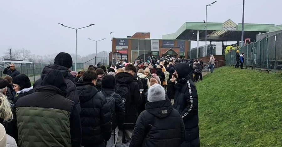 Warteschlangen an der Grenze Ukraine–Polen am 22. Dezember