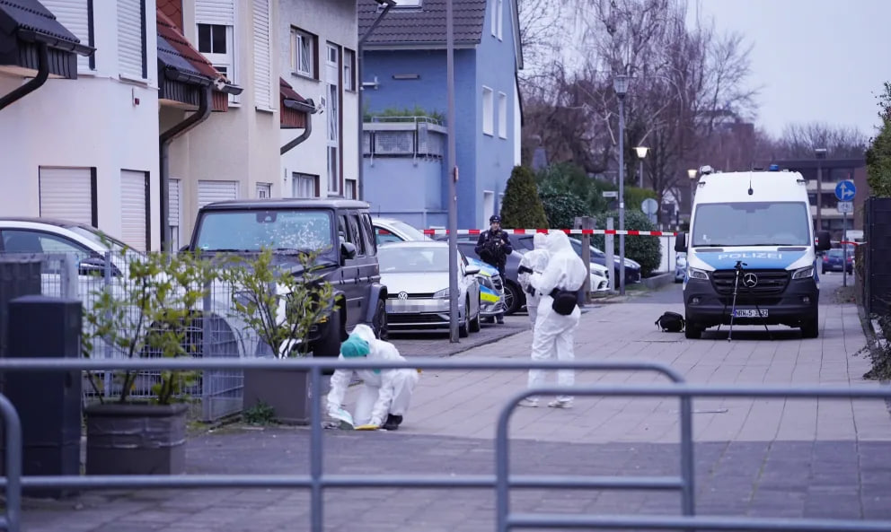 Explosion in Kölner Wohngebiet: Mehrere Autos beschädigt – Ermittler prüfen Rocker-Bezug Explosion in Köln-Porz: Mehrere Autos beschädigt