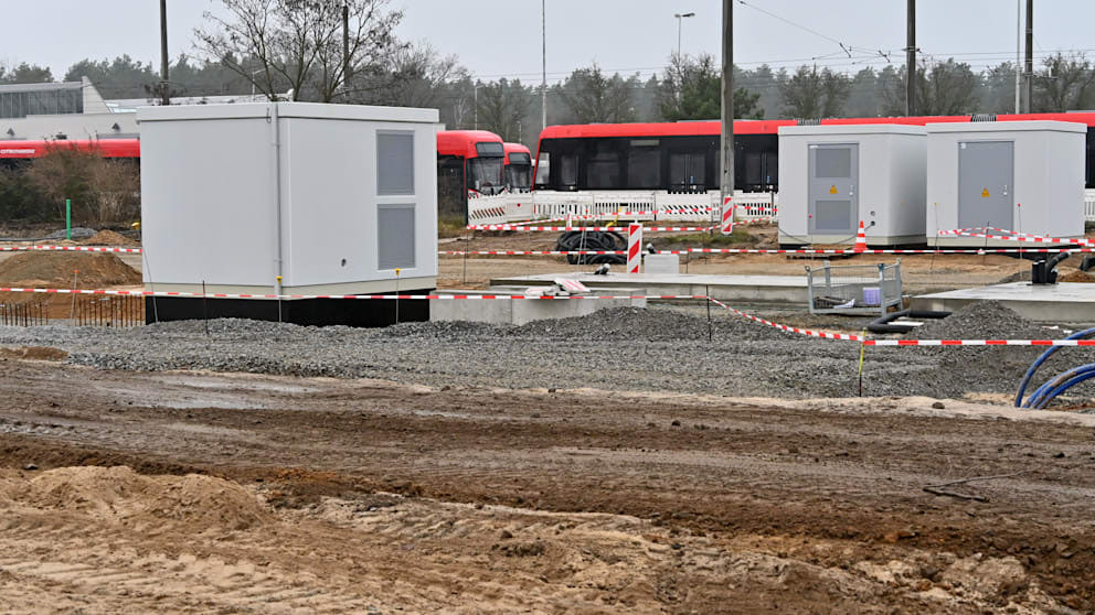 Wasserstoff fehlt, E-Busse kommen nicht: Brandenburgs Verkehrswende stockt Verkehrswende in Brandenburg stockt bei Bussen