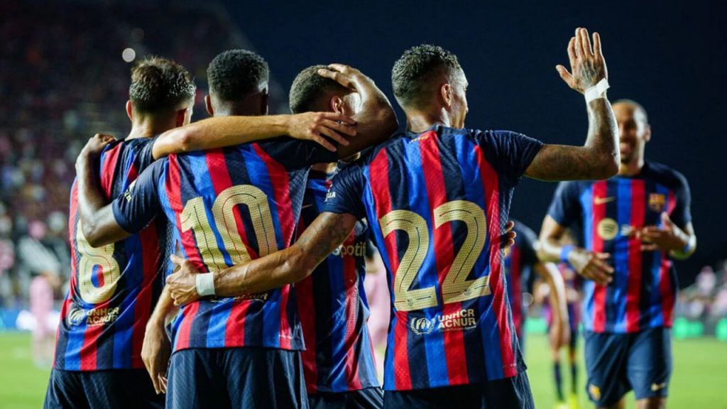 Verletzungsschock bei Barça: Flick sucht dringend neuen Innenverteidiger Barcelona sucht Innenverteidiger: Flick unter Druck