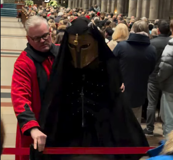 Empörung im Kölner Dom: Maskierter stört Christvesper an Heiligabend Empörung im Kölner Dom nach Störung der Christvesper