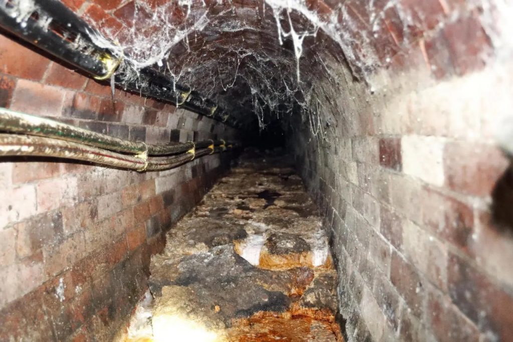 100 Tonnen schwerer Fettberg verstopft Kanäle in London
