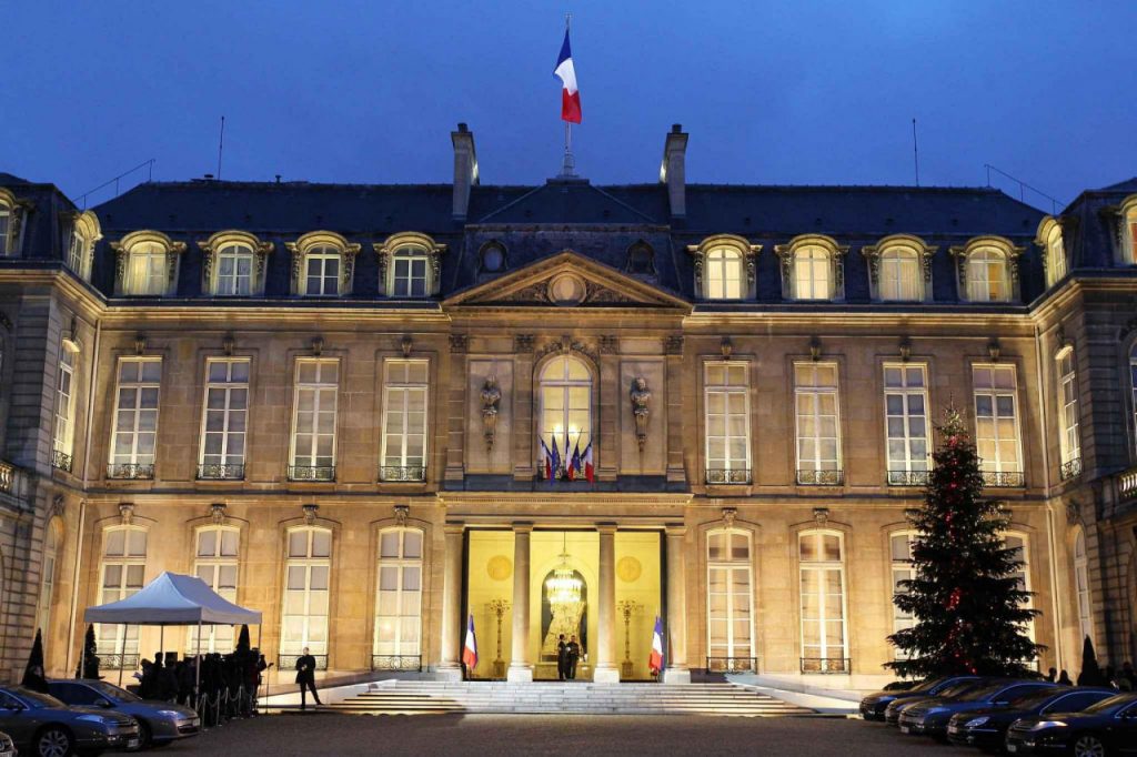 Mitarbeiter des Élysée-Palasts stahl Tafelsilber im Wert von 40.000 Euro Élysée-Mitarbeiter wegen Silberdiebstahls festgenommen