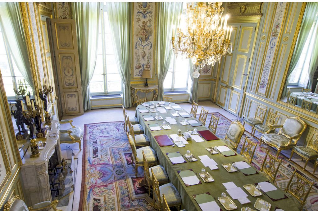 Élysée-Mitarbeiter wegen Silberdiebstahls festgenommen
