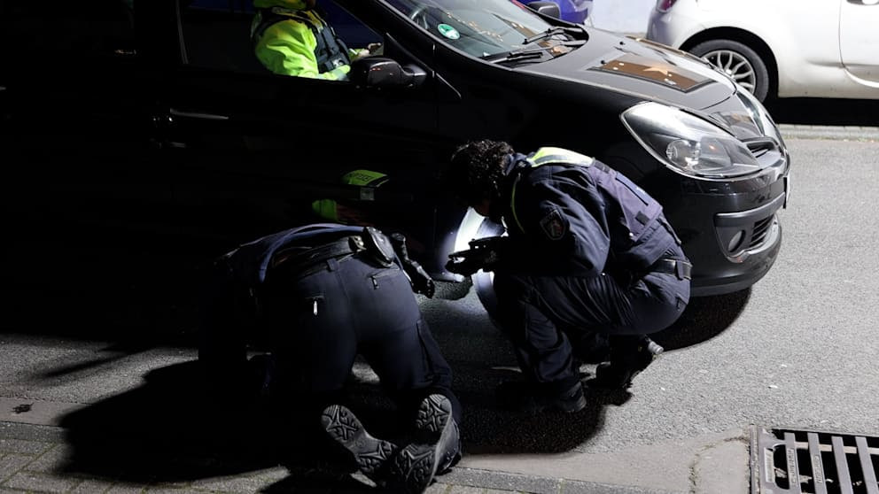 Senior stirbt nach Verkehrsunfall vor Wohnhaus in Köln