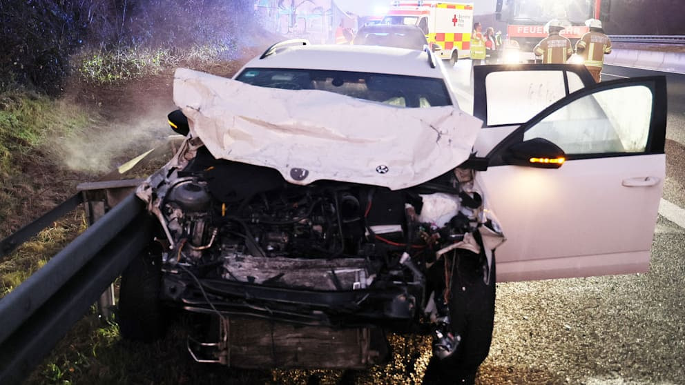 A3 bei Aschaffenburg: Massencrash blockiert Autobahn