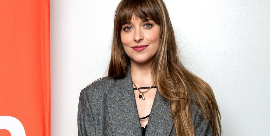 Turtelt Dakota Johnson mit Musiker Role Model? Romantisches Dinner heizt Gerüchte an Dakota Johnson trifft sich mit Musiker Role Model