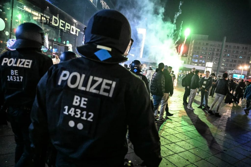 Berlins Behörden und Läden wappnen sich für Silvester-Chaos