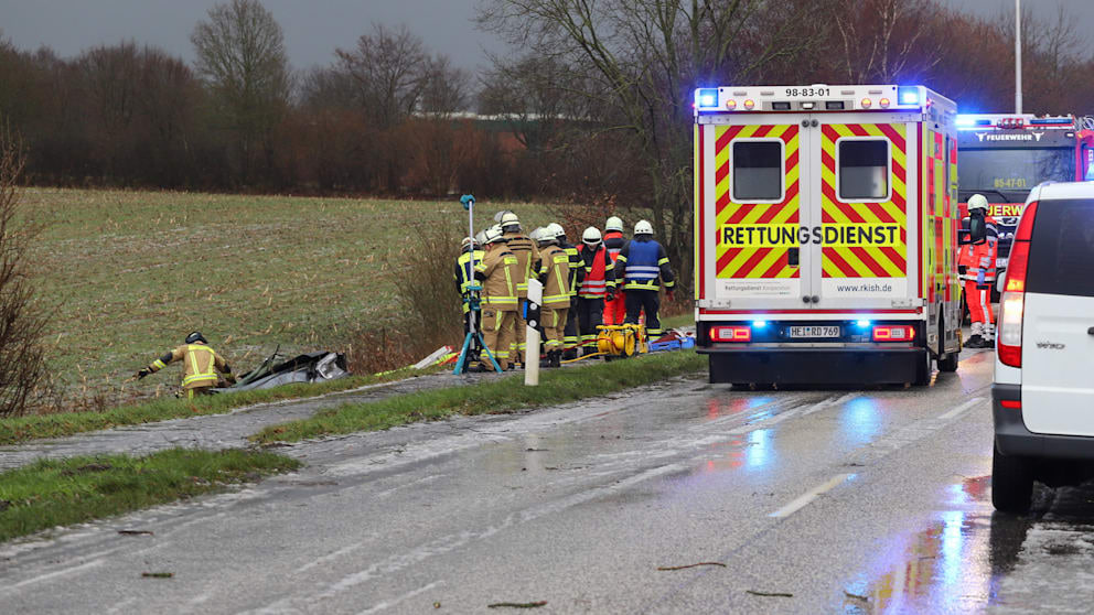 Tödlicher Einsatz auf Neujahr: Feuerwehrmann verunglückt auf dem Weg zur Hilfe Feuerwehrmann stirbt auf Weg zum Einsatz bei Warringholz
