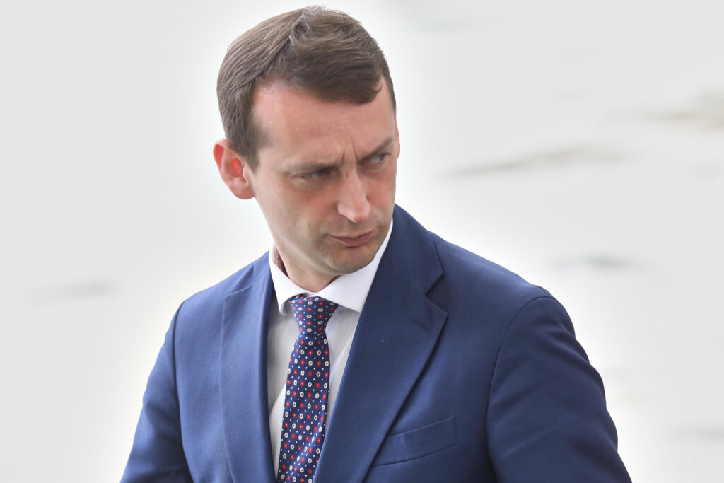 Merz trennt sich von seiner rechten Hand: Warum Jacob Schrot das Kanzleramt verlässt Merz entließ Jacob Schrot: Wer ist sein Nachfolger?