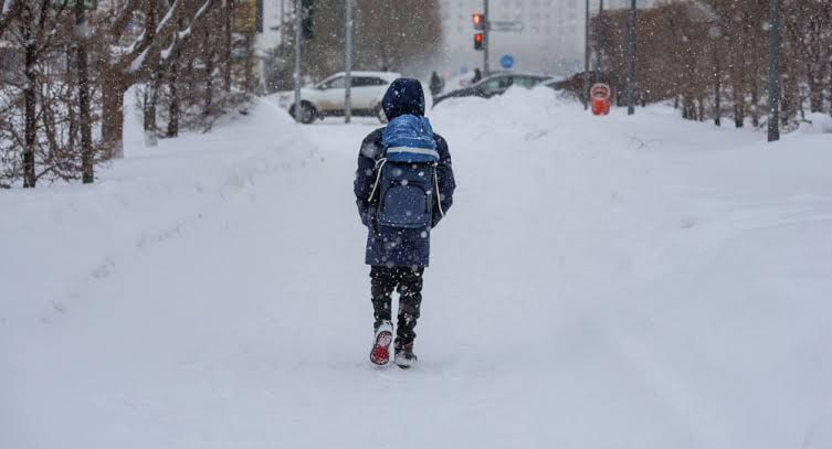 Glatteis am 12. Januar 2026: Wo in Niedersachsen, auch im landkreis Emsland, der Unterricht ausfällt Glatteis am 12. Januar: Unterrichtsausfall im landkreis Emsland
